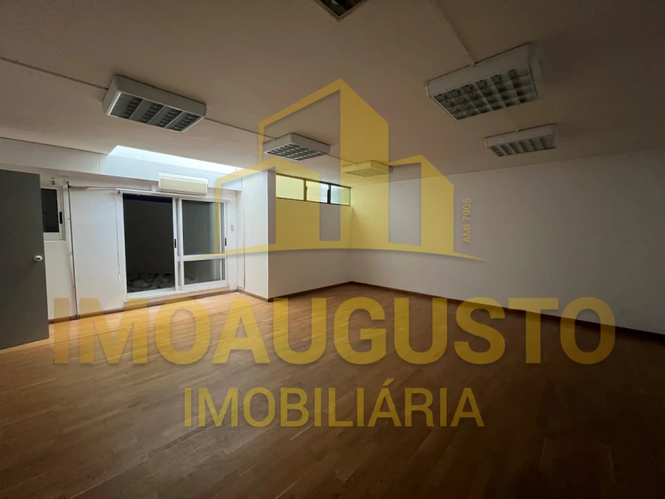 Escritório para Arrendamento em Guarda Foto 5