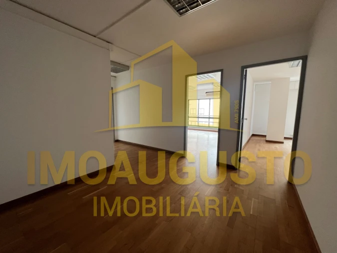 Escritório para Arrendamento em Guarda Foto 6