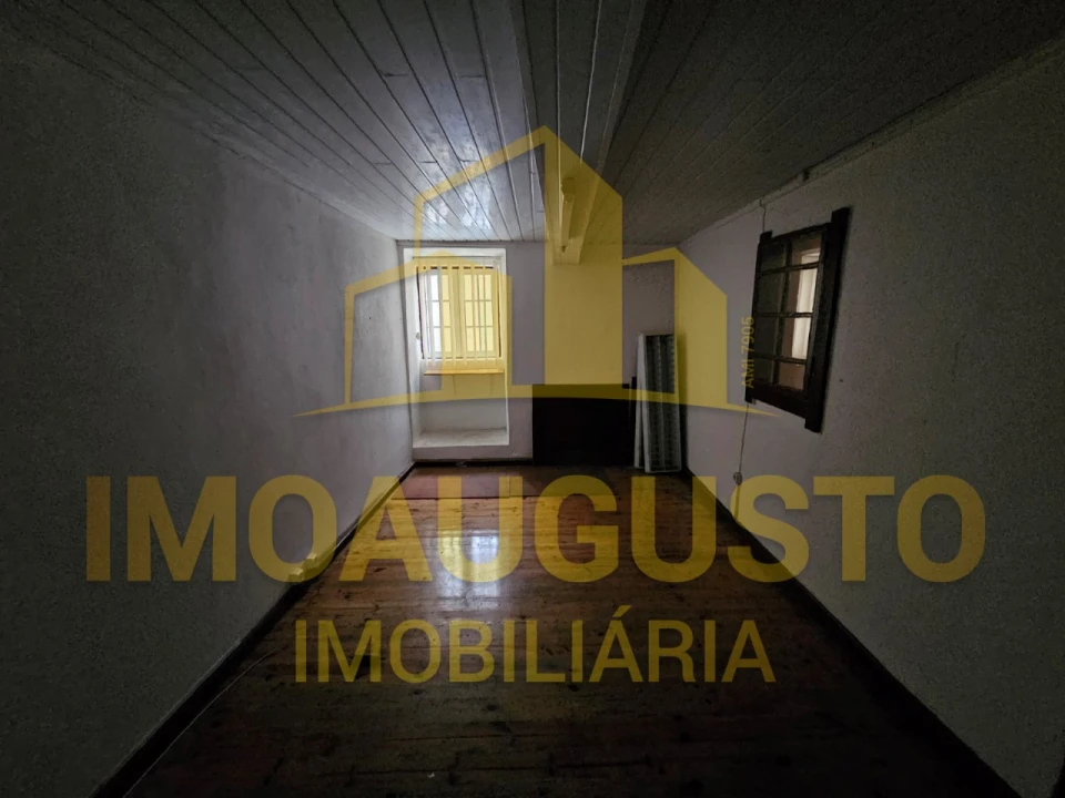 Loja para Arrendamento em Guarda Foto 7