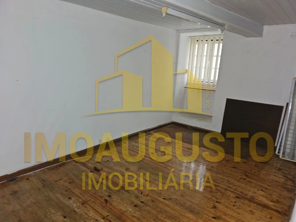 Loja para Arrendamento em Guarda Foto 8