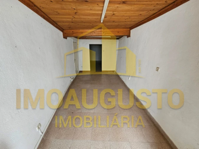 Loja para Arrendamento em Guarda Foto 6