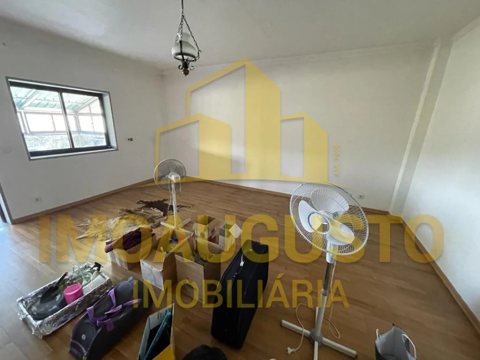 Moradia T4 para Venda em Guarda Foto 12