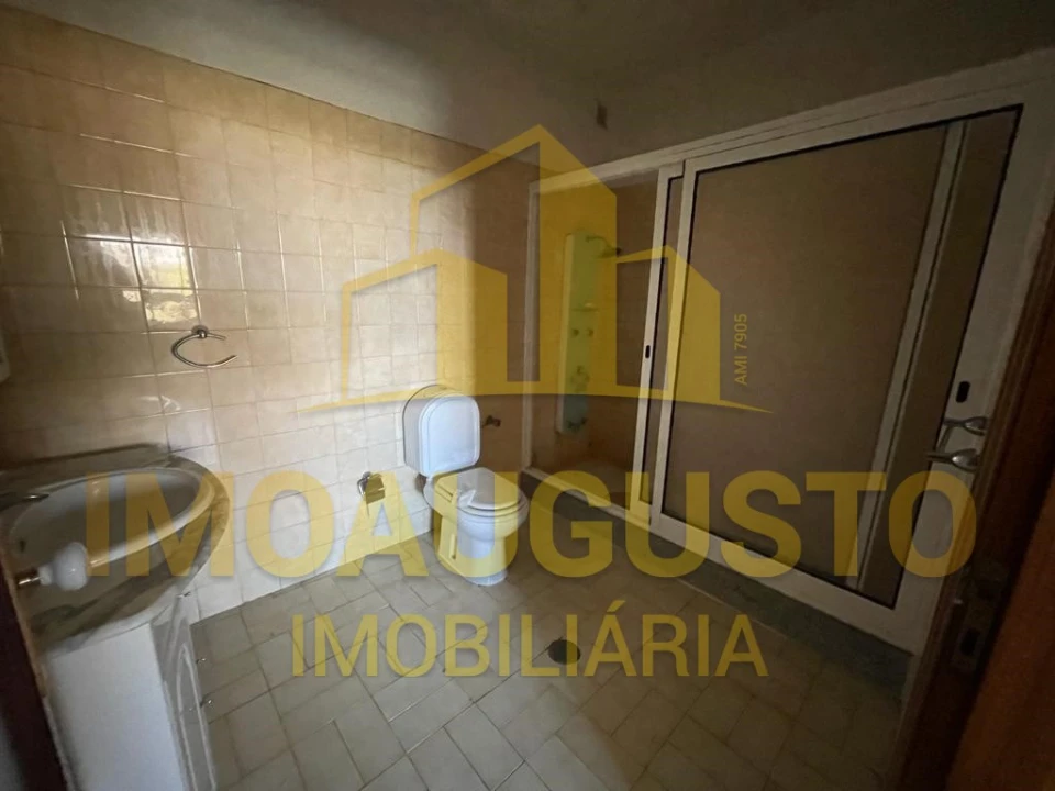Moradia T4 para Venda em Guarda Foto 14