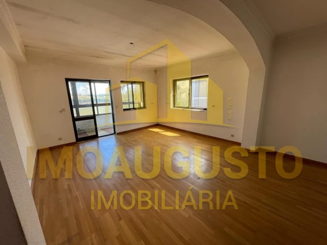 Moradia T4 para Venda em Guarda Foto 3