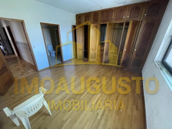 Moradia T4 para Venda em Guarda Foto 5
