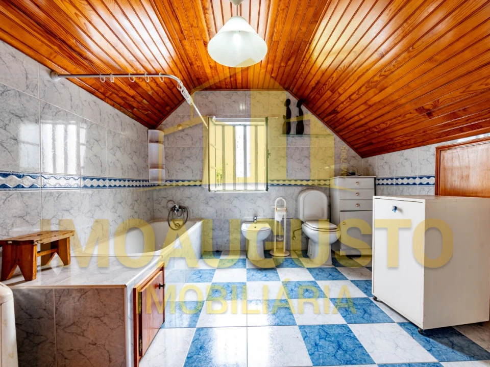 Moradia T3 para Venda em Vila Cova a Coelheira Foto 23