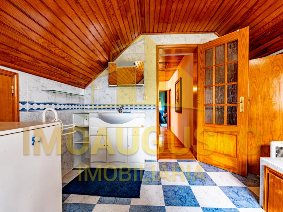 Moradia T3 para Venda em Vila Cova a Coelheira Foto 24