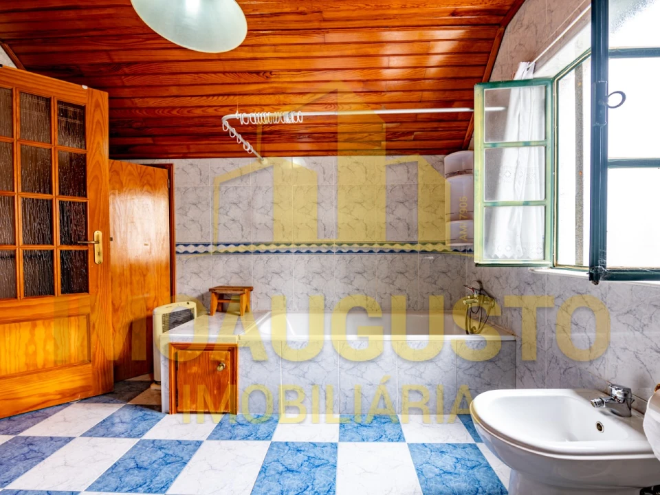 Moradia T3 para Venda em Vila Cova a Coelheira Foto 25