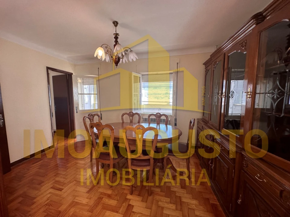 Moradia T4 para Venda em Manteigas (São Pedro) Foto 1