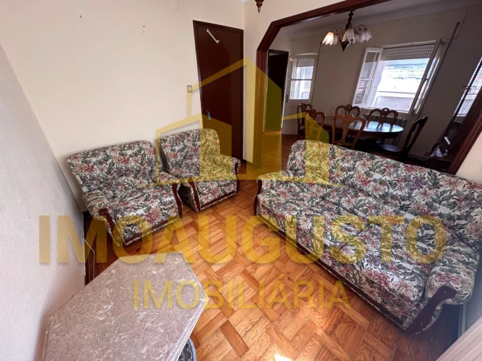 Moradia T4 para Venda em Manteigas (São Pedro) Foto 3