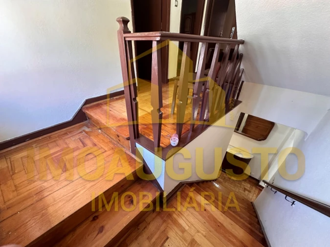 Moradia T4 para Venda em Manteigas (São Pedro) Foto 8