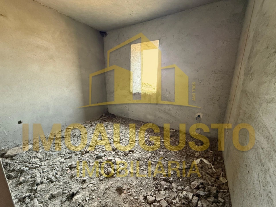 Moradia T2 para Venda em Junça e Naves Foto 4