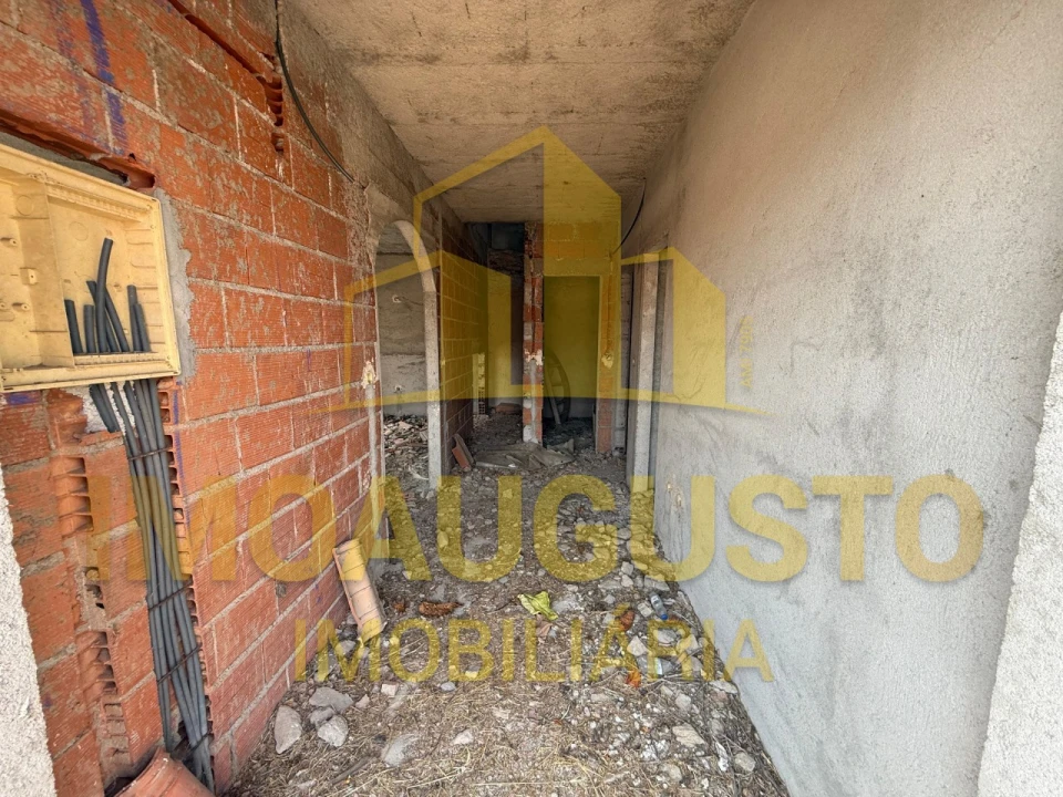 Moradia T2 para Venda em Junça e Naves Foto 5