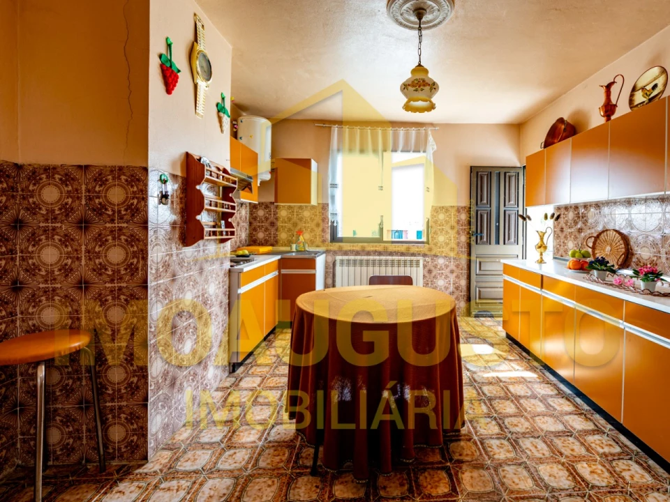 Moradia T4 para Venda em Lajeosa e Forcalhos Foto 8