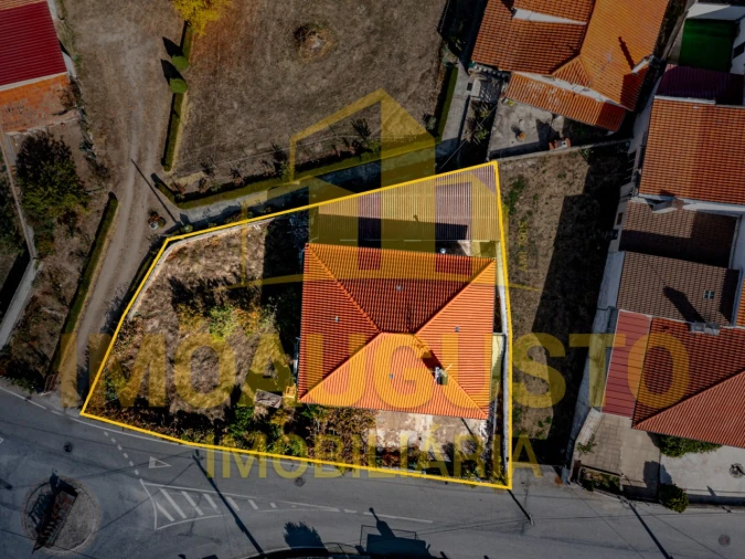 Moradia T4 para Venda em Lajeosa e Forcalhos Foto 2