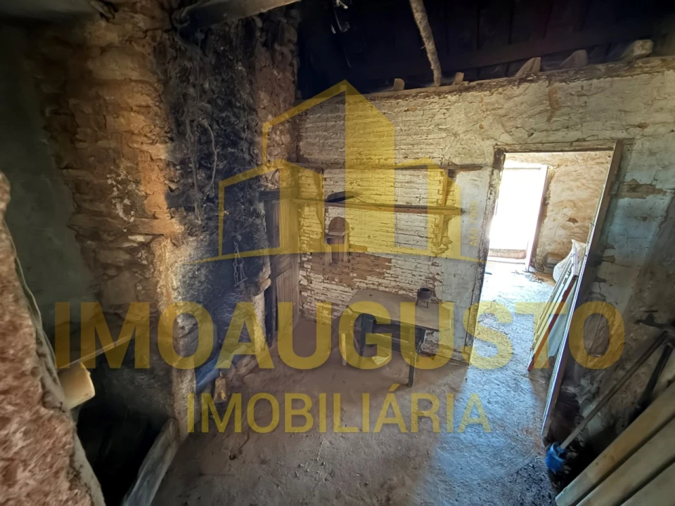 Moradia T2 para Venda em Castelo Mendo, Ade, Monteperobolso e Mesquitela Foto 3