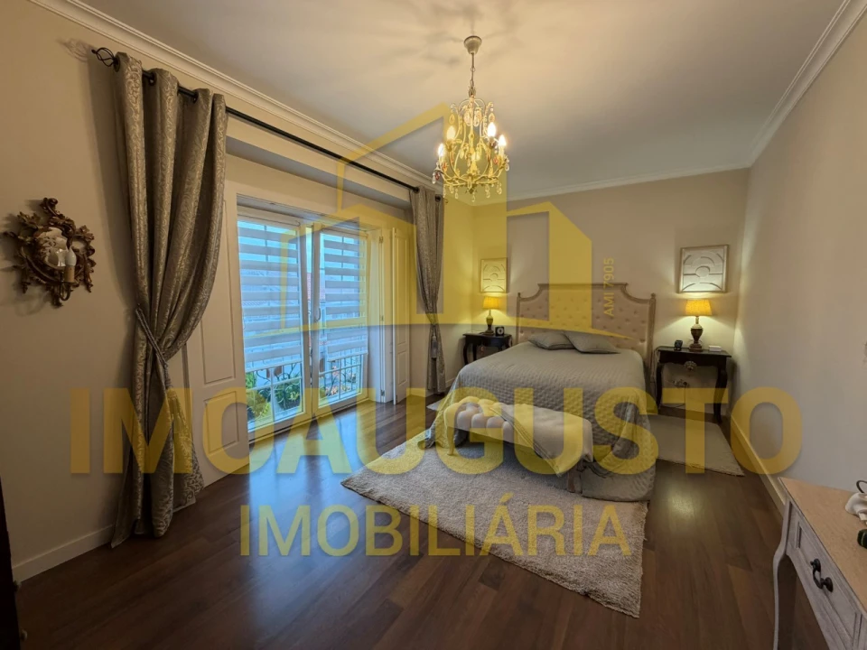 Moradia T4 para Venda em Guarda Foto 6