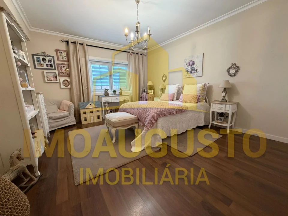 Moradia T4 para Venda em Guarda Foto 7