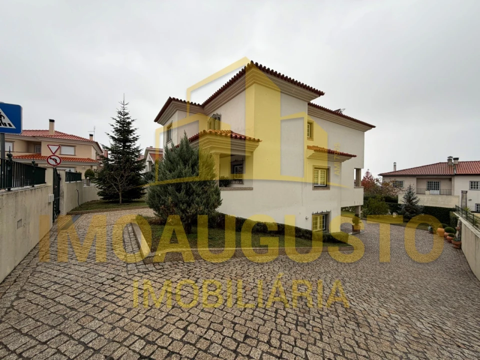 Moradia T4 para Venda em Guarda Foto 12