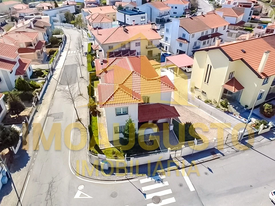 Moradia T4 para Venda em Guarda Foto 2