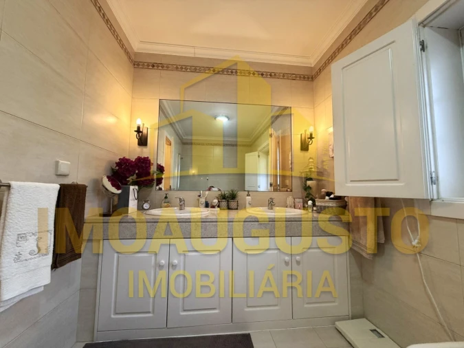 Moradia T4 para Venda em Guarda Foto 9