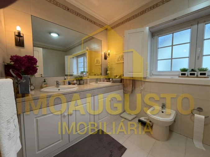 Moradia T4 para Venda em Guarda Foto 10