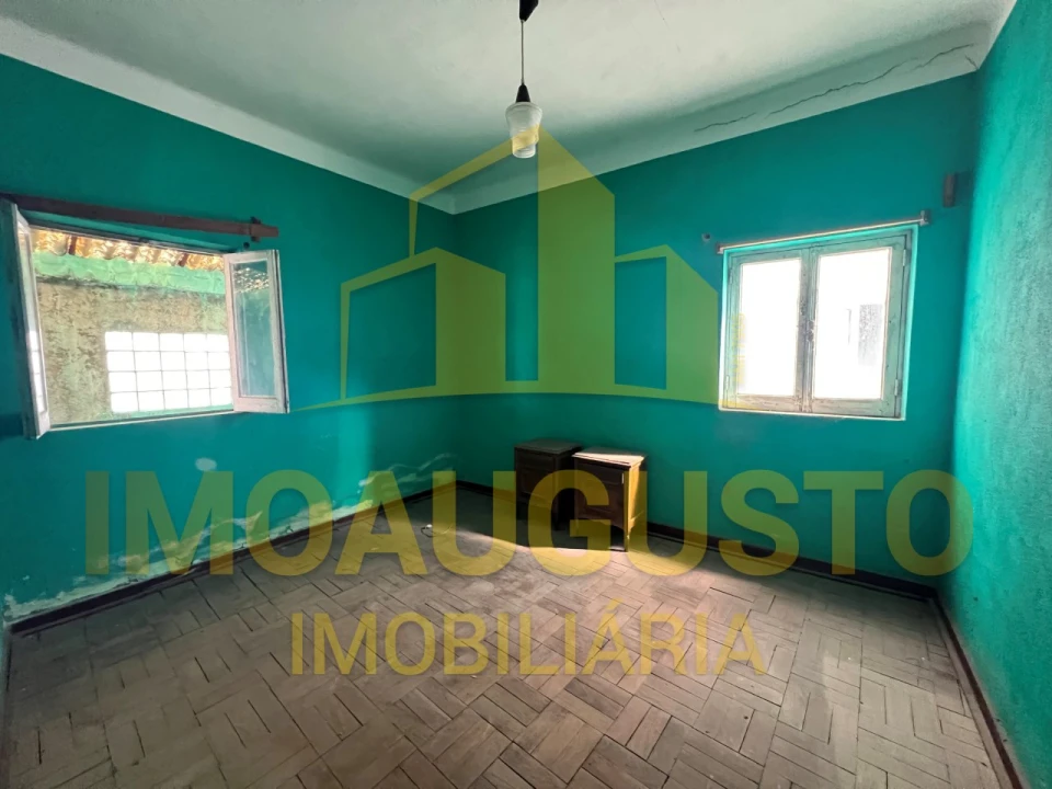 Moradia T4 para Venda em Ribamondego Foto 3