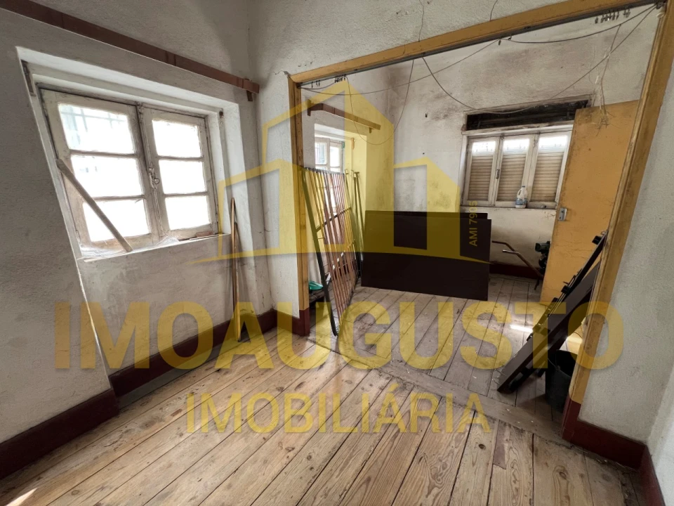 Moradia T4 para Venda em Ribamondego Foto 9