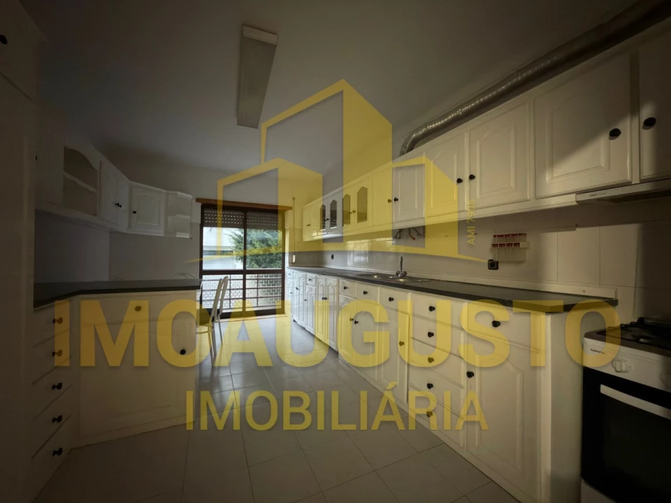 Moradia T3 para Venda em Guarda Foto 1