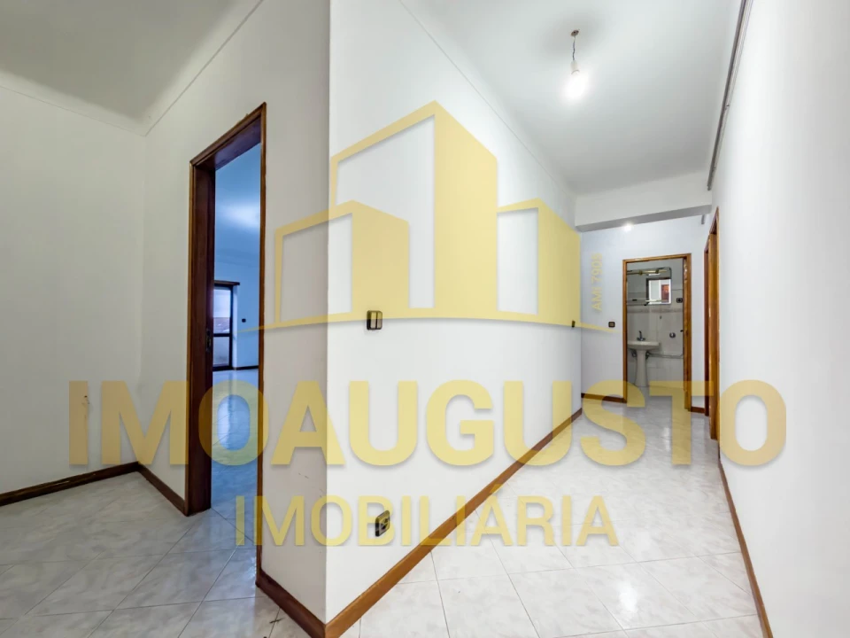 Moradia T3 para Venda em Guarda Foto 2