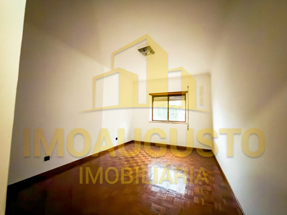 Moradia T3 para Venda em Guarda Foto 5