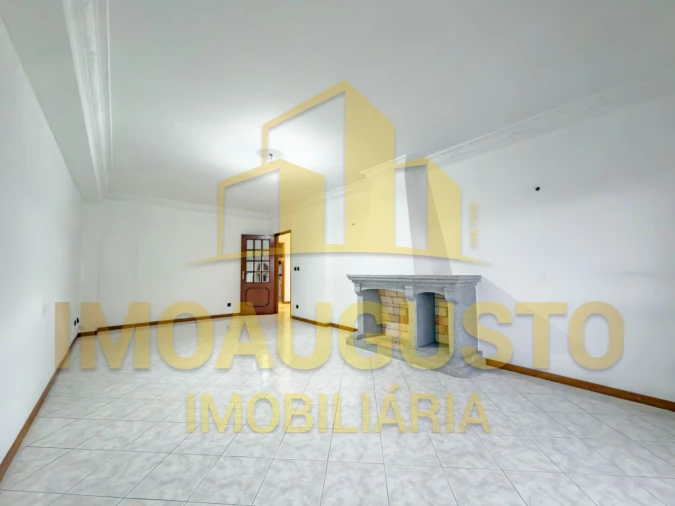 Moradia T3 para Venda em Guarda Foto 3