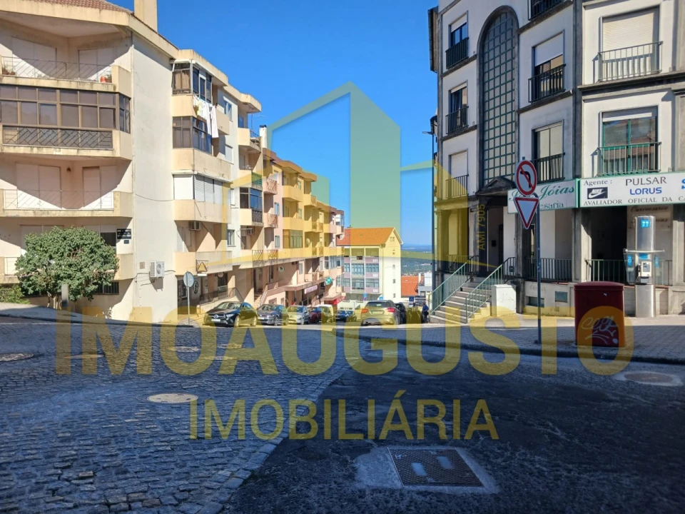Loja para Arrendamento em Guarda Foto 3