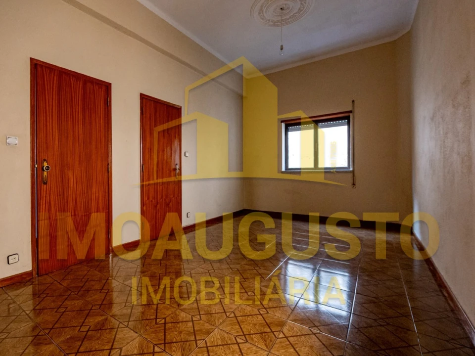 Moradia T2 para Arrendamento em Gouveia (São Pedro e São Julião) Foto 6