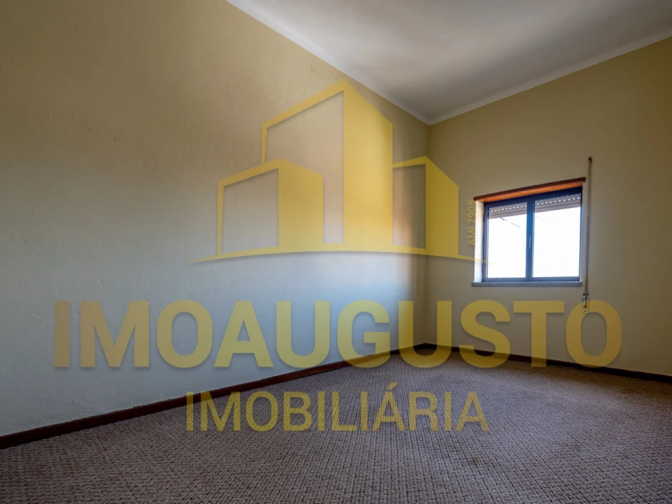Moradia T2 para Arrendamento em Gouveia (São Pedro e São Julião) Foto 8
