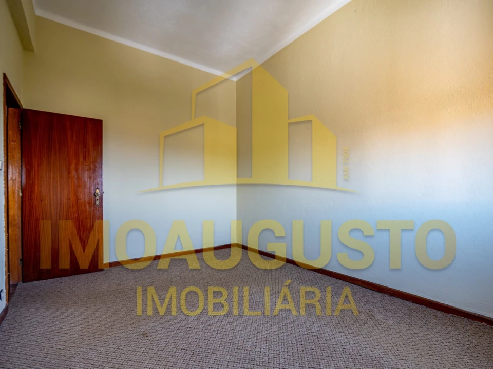 Moradia T2 para Arrendamento em Gouveia (São Pedro e São Julião) Foto 9