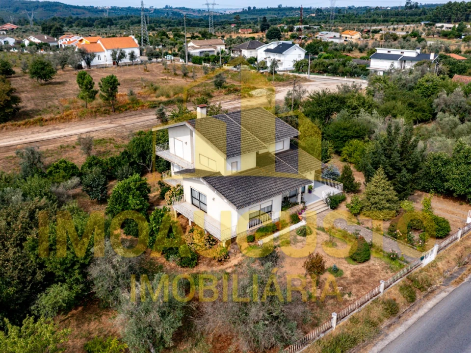 Moradia T4 para Venda em Santa Comba Foto 2