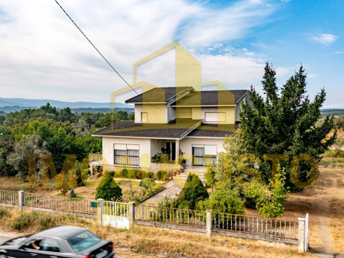 Moradia T4 para Venda em Santa Comba Foto 1