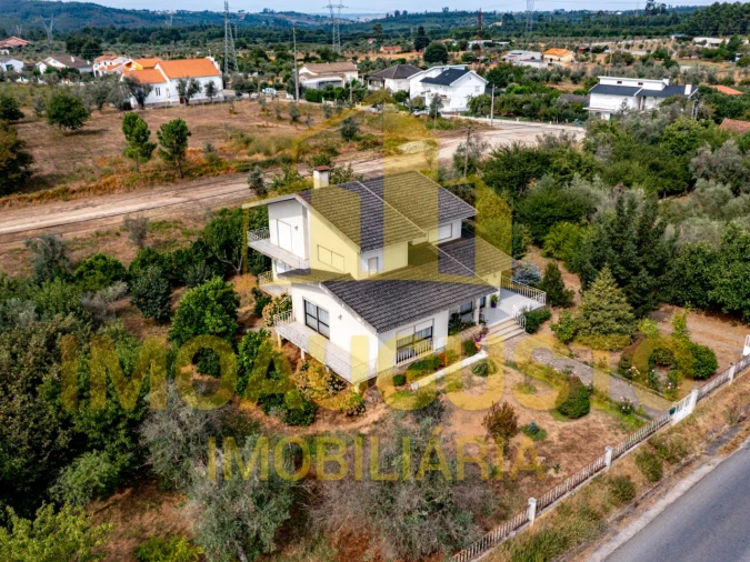 Moradia T4 para Venda em Santa Comba Foto 2