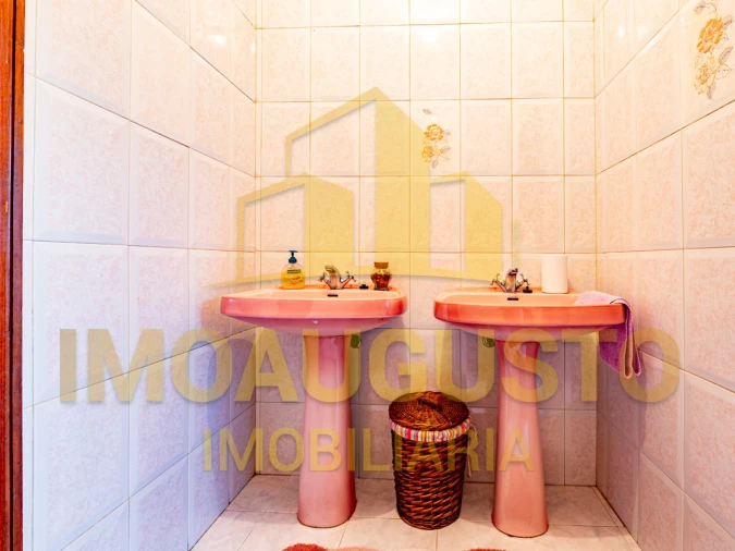 Moradia T4 para Venda em Santa Comba Foto 13