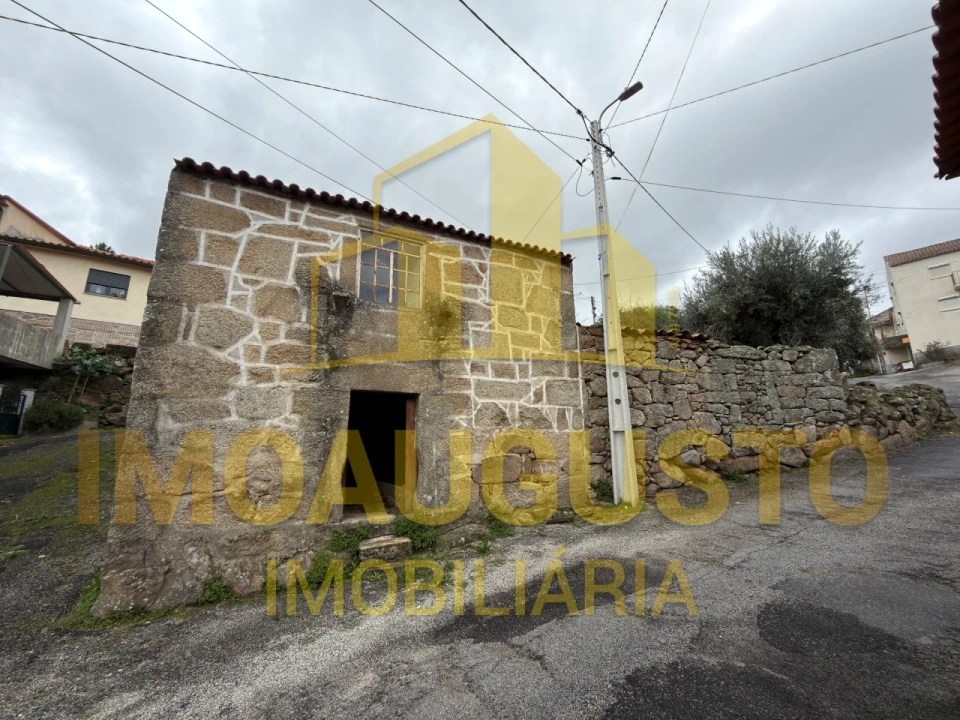 Moradia T2 para Venda em Forno Telheiro Foto 2