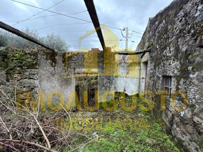 Moradia T2 para Venda em Forno Telheiro Foto 7