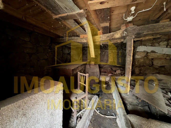 Moradia T2 para Venda em Forno Telheiro Foto 11