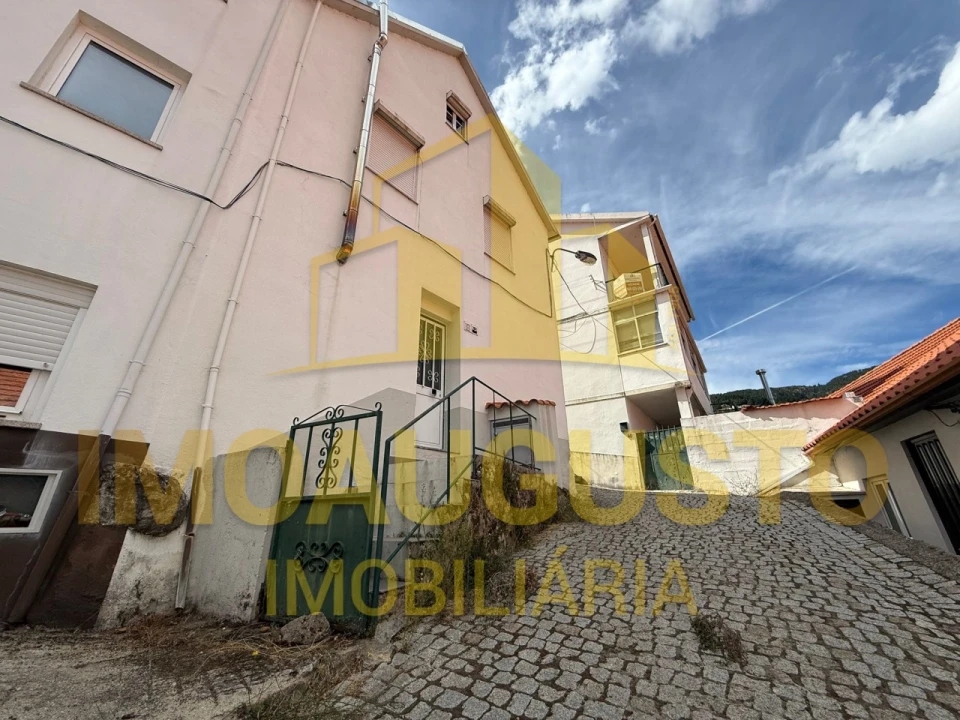 Moradia T4 para Venda em Manteigas (São Pedro) Foto 1