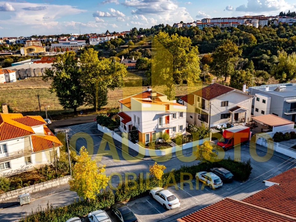 Moradia T5 para Venda em Guarda Foto 4