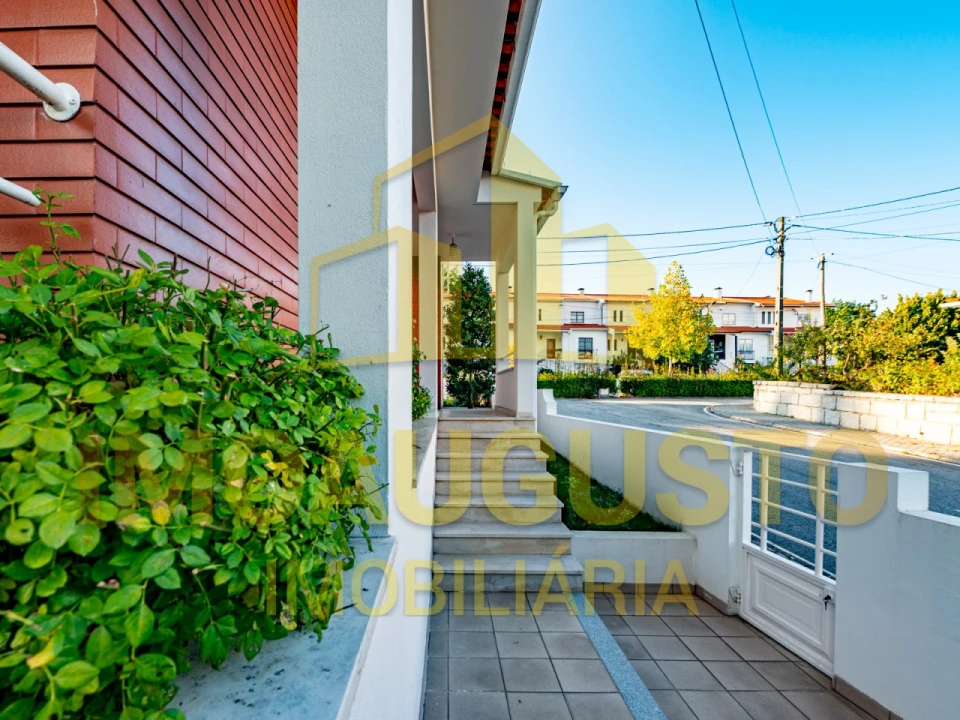 Moradia T5 para Venda em Guarda Foto 8