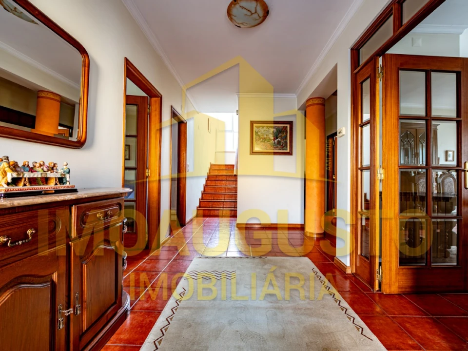 Moradia T5 para Venda em Guarda Foto 11