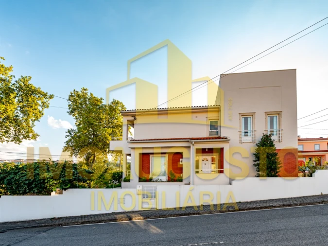 Moradia T5 para Venda em Guarda Foto 1