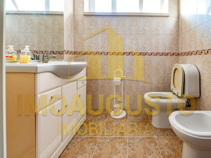 Moradia T5 para Venda em Guarda Foto 25