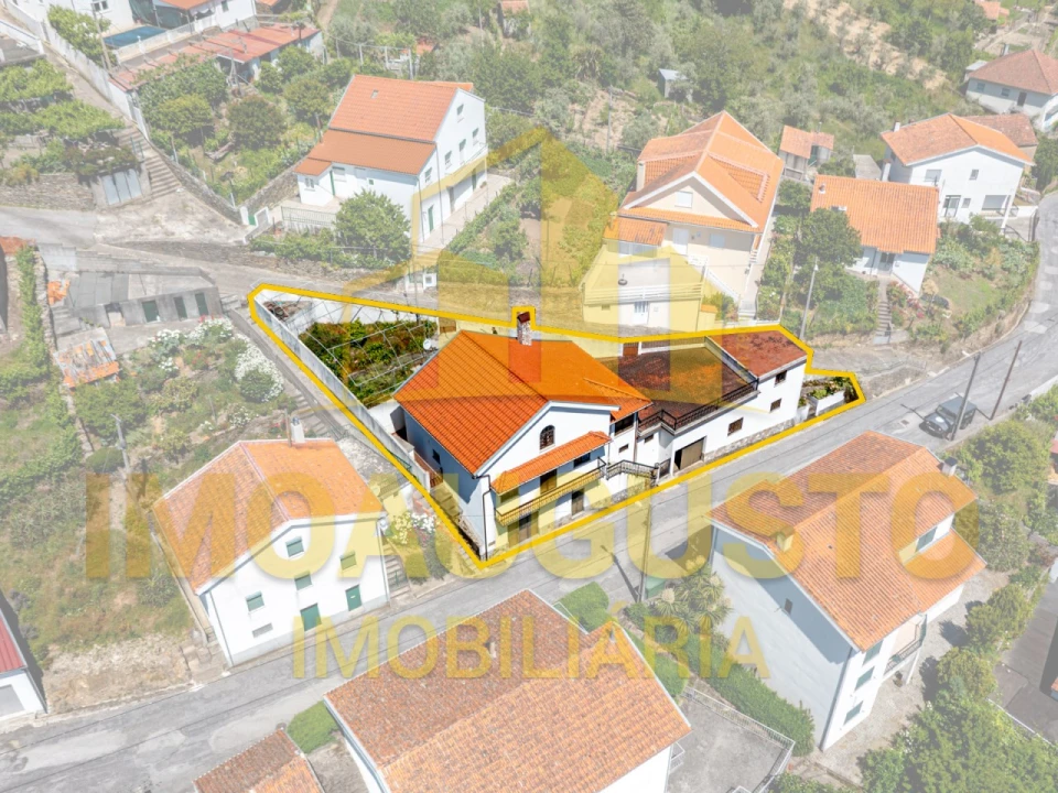 Moradia T5 para Venda em Sazes da Beira Foto 1